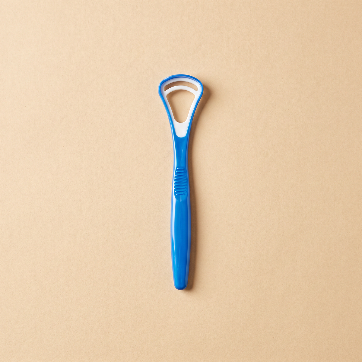 Ordinary tongue scraper in plastic